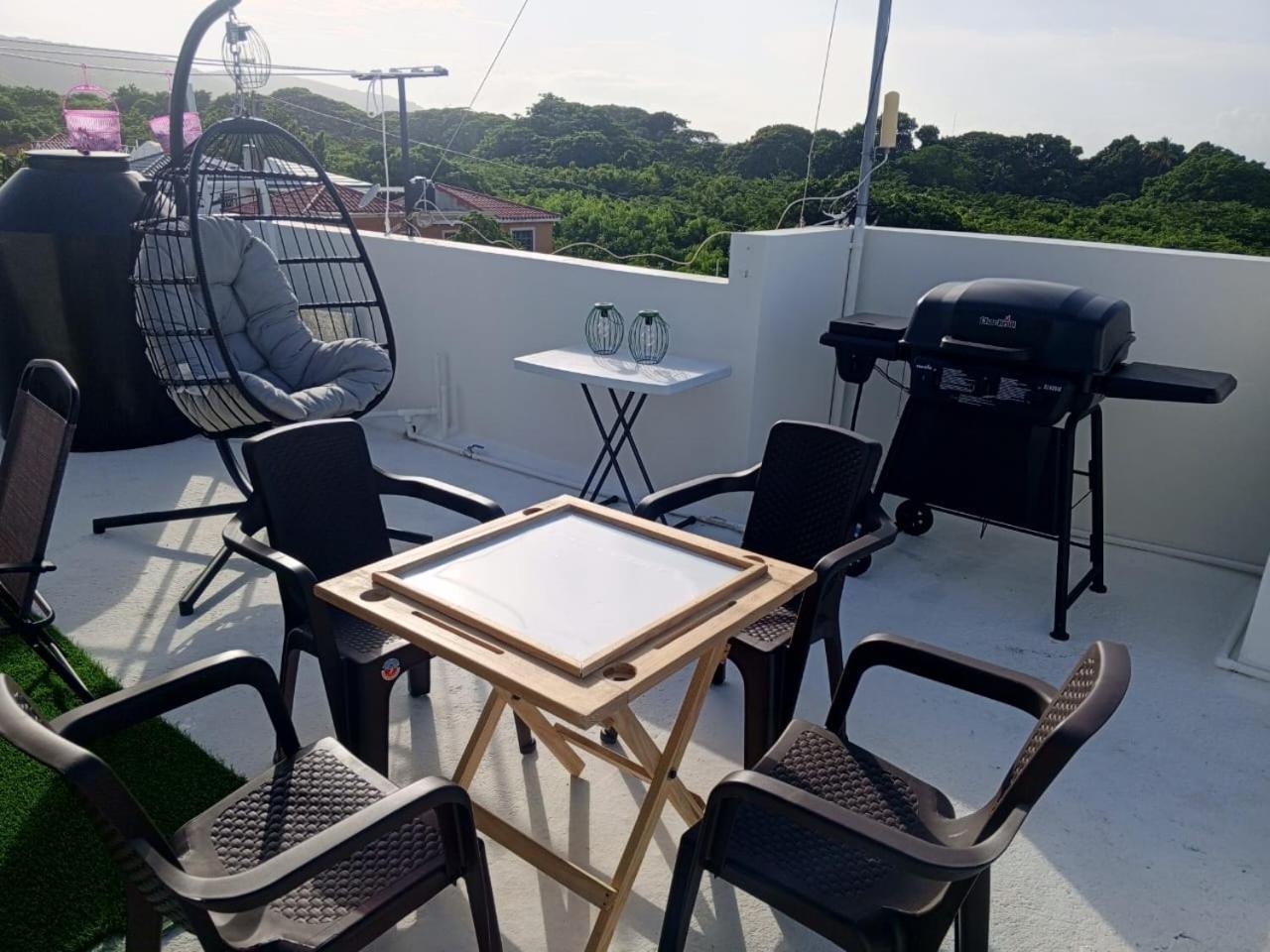 Casita Linda Larimar - 2Br Apartment With Rooftop, Bay Views, Fast Wifi, Near Beach In Barahona 外观 照片