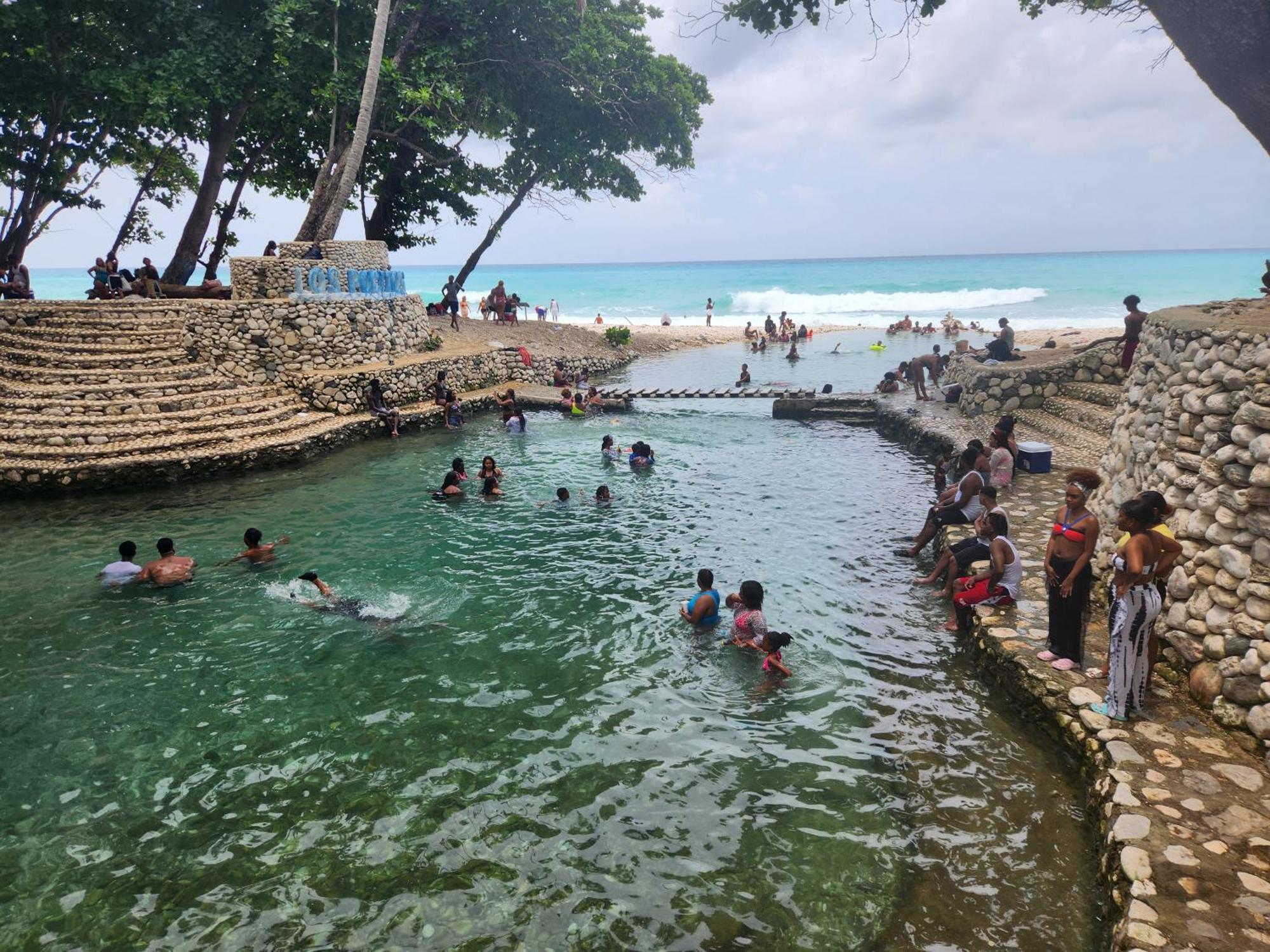 Casita Linda Larimar - 2Br Apartment With Rooftop, Bay Views, Fast Wifi, Near Beach In Barahona 外观 照片